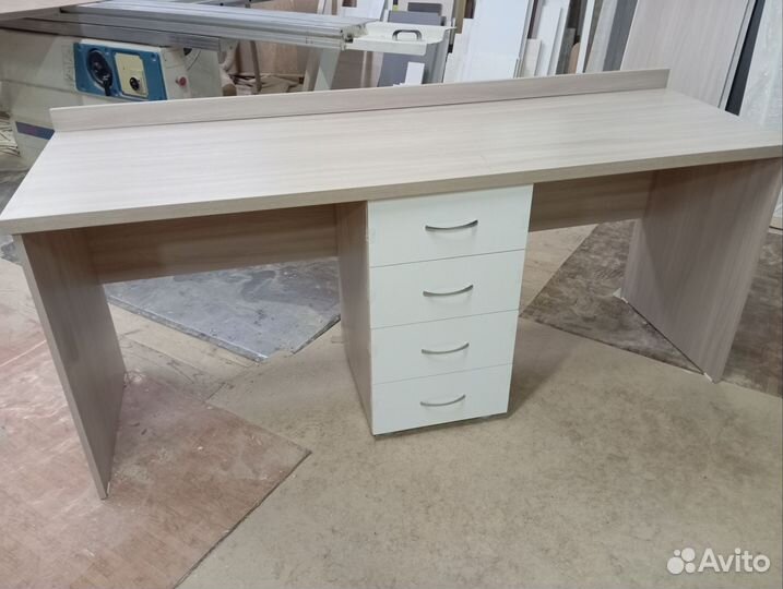 Письменный стол