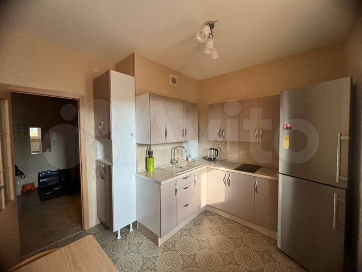 2-к. квартира, 77 м², 2/19 эт.