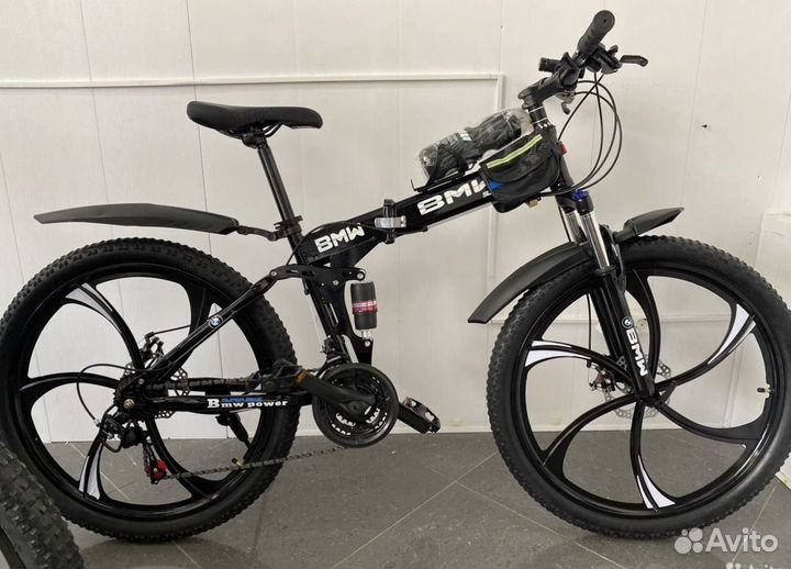 Велосипед на литых дисках BMW