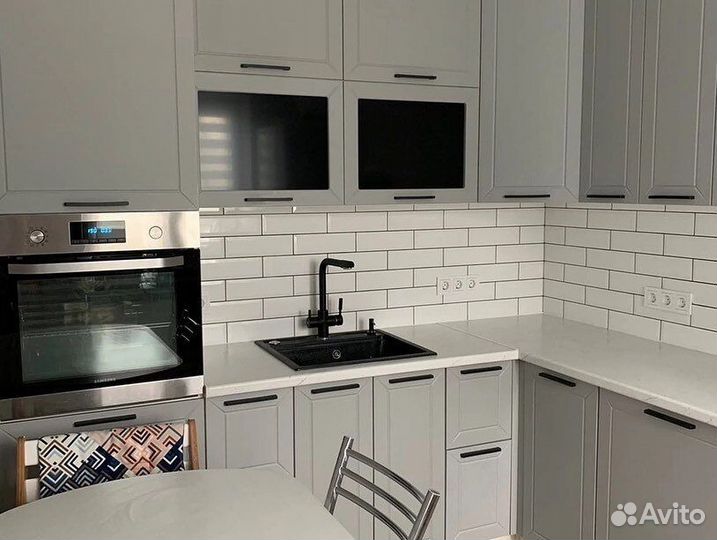 Угловая кухня в наличии