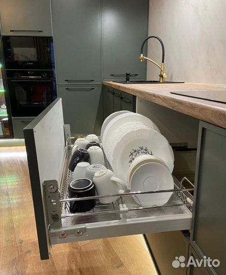 Кухня на заказ под потолок