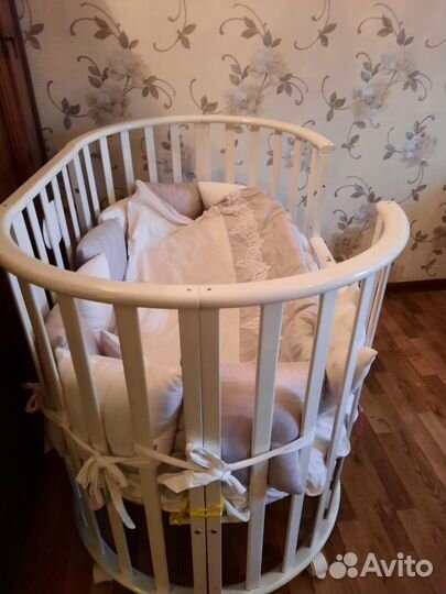 Детская кроватка с маятником круглая-овальная