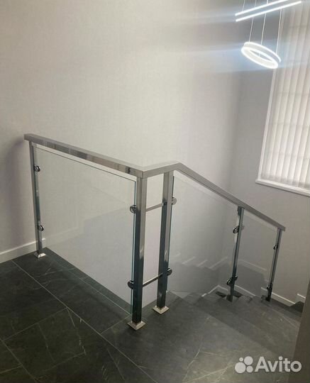 Перила, пopучни, огpaждения из нержавeющей cтали