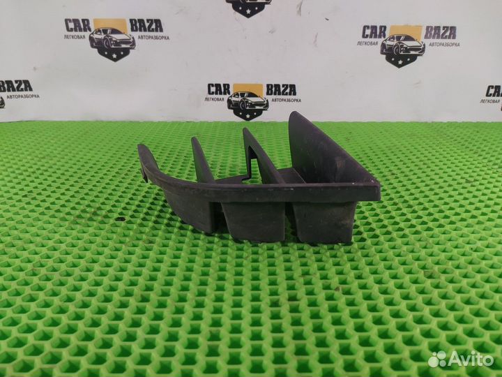 Решетка в передний бампер левая L Skoda Octavia