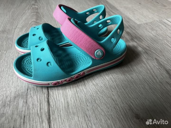 Сандали Crocs для девочки