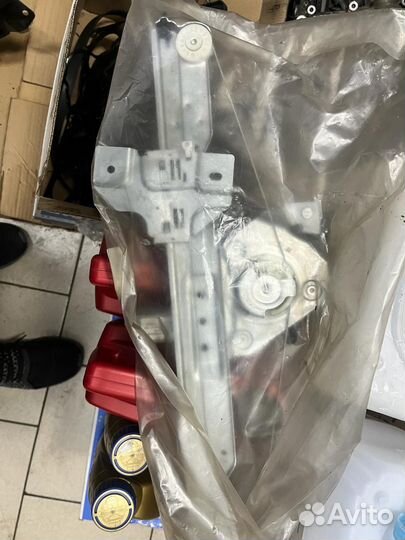 Стеклоподъемник передний левый электрический Рено