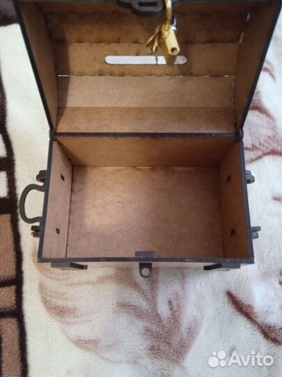 Деревянная шкатулка