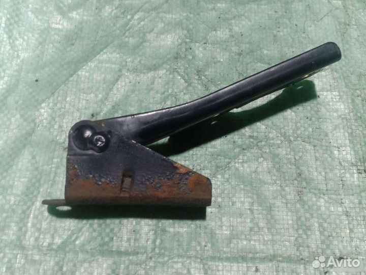 Петля капота правая Mitsubishi Galant 7 1995