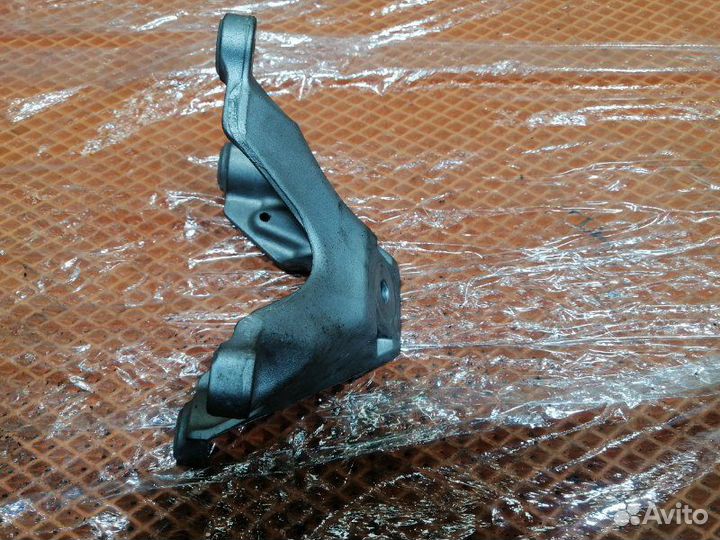 Кронштейн левый Audi A6 C6 4F ccea 2010