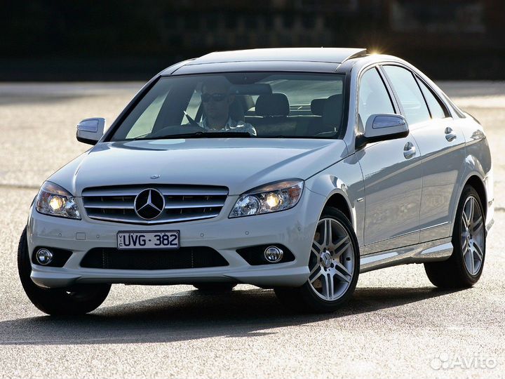 Заглушка переднего бампера Mercedes w204 amg