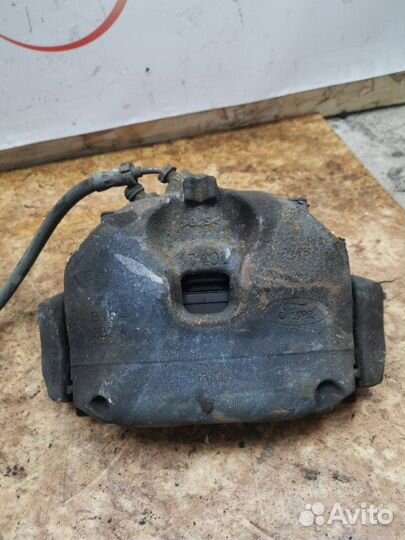 Суппорт тормозной передний правый Ford Kuga 2 2.0