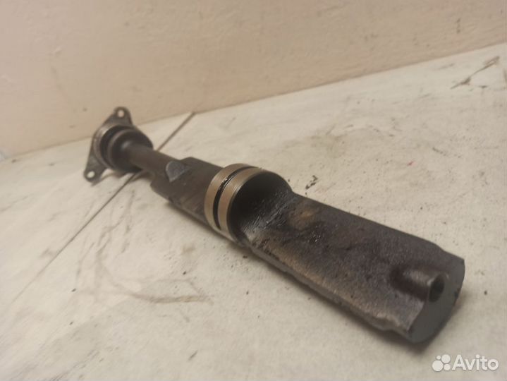 Вал балансирный ME200239