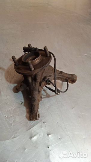 Кулак передний правый Mitsubishi Colt 6 (Z20/Z30)