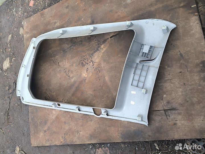 Обшивка багажника верхняя правая Montero Sport 1
