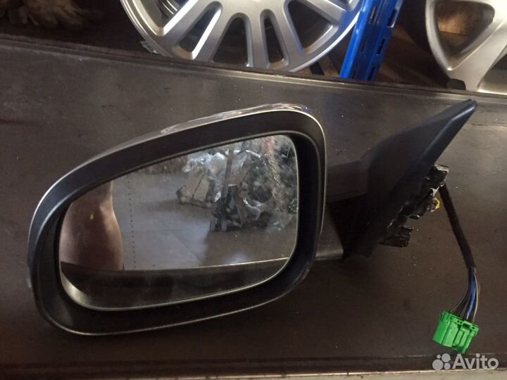Зеркало левое на volvo s 60 2