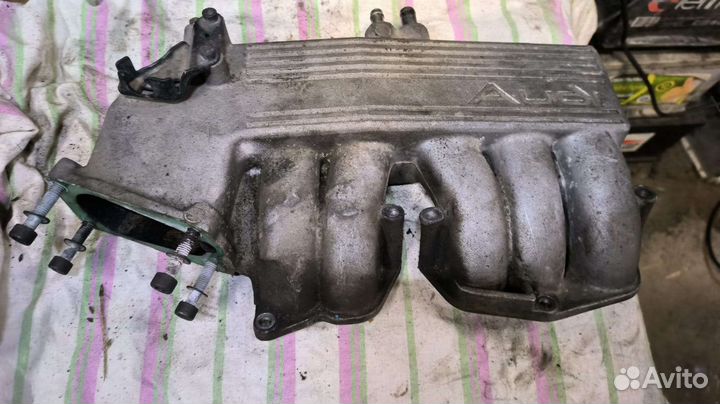 Впускной коллектор Audi 100c4 2.3 034133223J