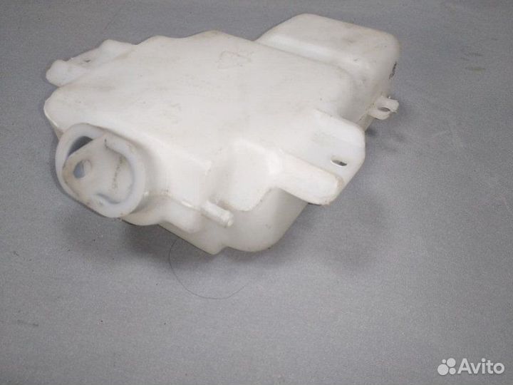 Бачок омывателя заднего стекла задний Mitsubishi