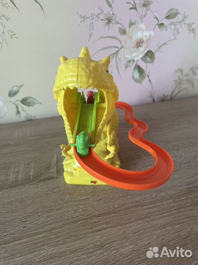 Динозавры игрушки