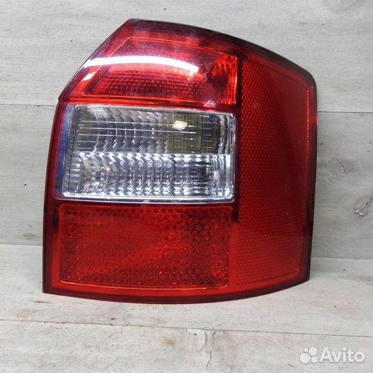 Фонарь задний правый Audi A4 B6 универсал