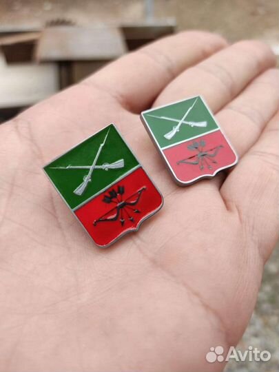 Брелоки и значки