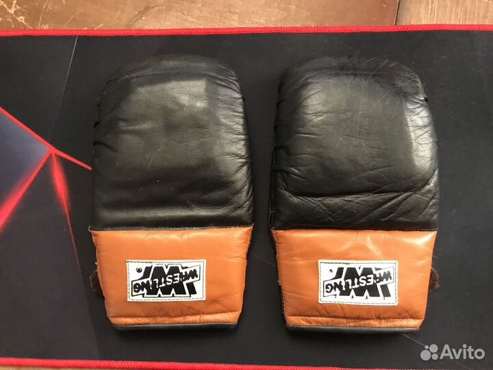 Перчатки для единоборств