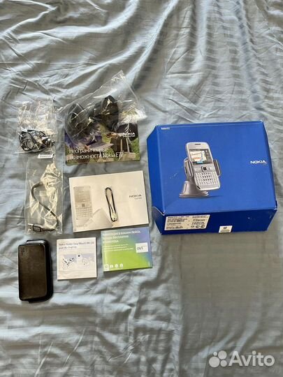 Коробка и комплектующие от Nokia E72
