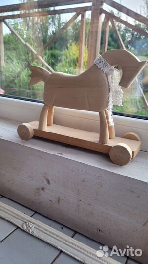 Лошадь интерьерная