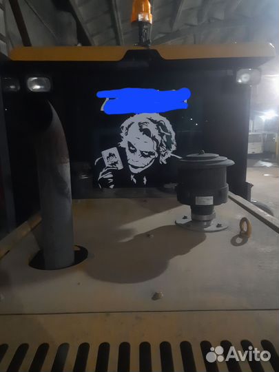 Наклейка на стекло капот