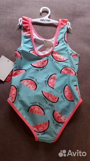 Купальник и сланцы