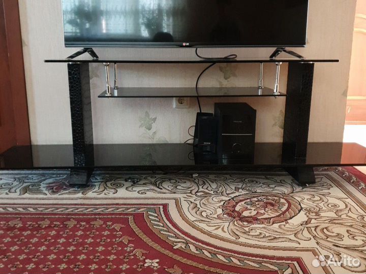 Стеклянная тумба