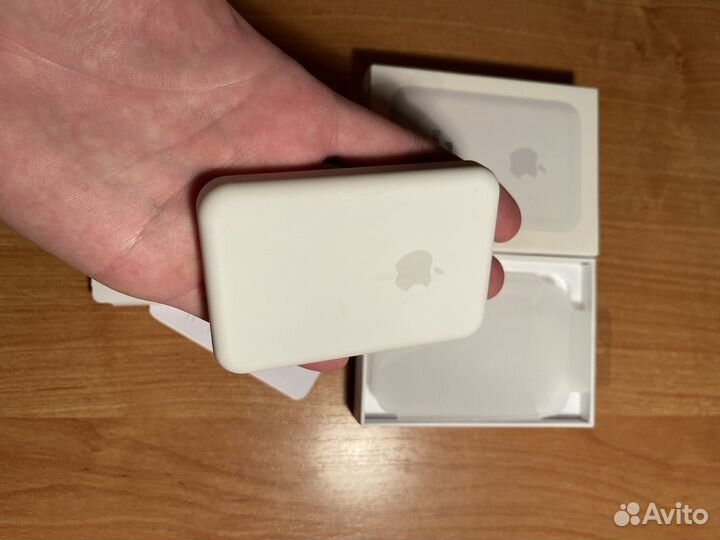 Повербанк apple MagSafe Battery Pack
