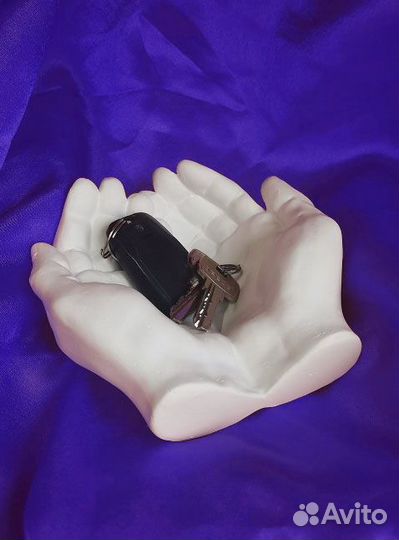 Статуэтка для интерьера Руки Давида подставка