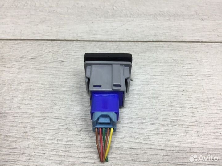 Кнопка многофункциональная Toyota Auris хэтчбек