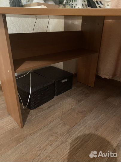 Угловой письменный стол