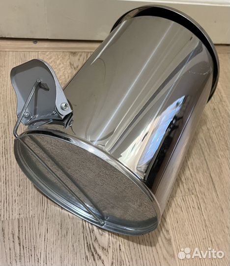 Мусорное ведро с педалью