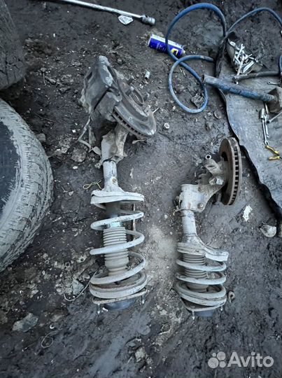 Поворотные кулаки Mitsubishi Lancer 9