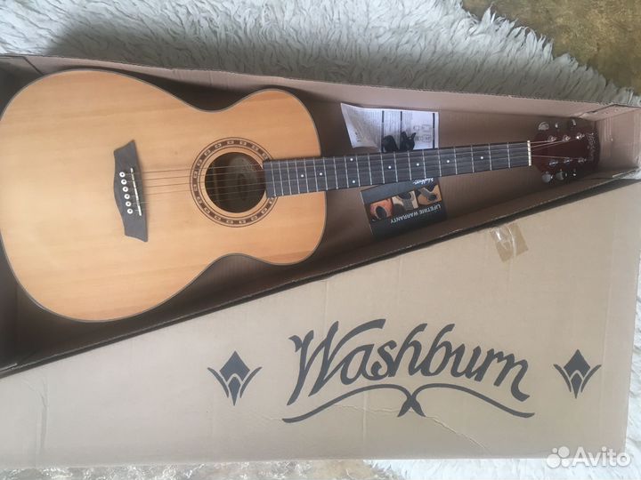 Акустическая гитара Washburn