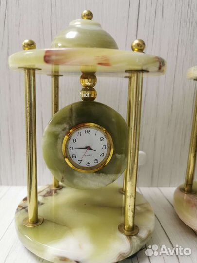 Беседка из оникса С часами