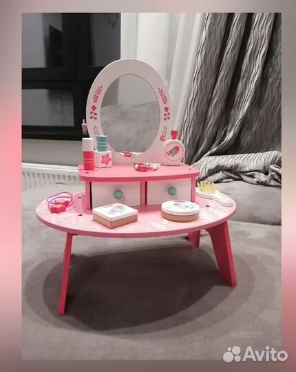 Детский туалетный столик