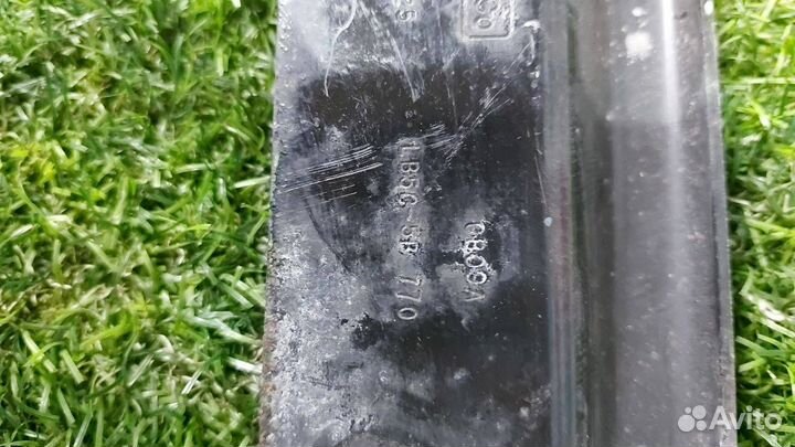 Кронштейн (крепление) правый Ford Explorer 6 U625