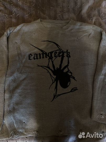 Свитер с пауком