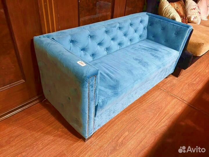 Диван двухместный из велюра