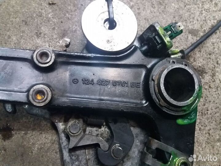 Педаль ручного тормоза W124