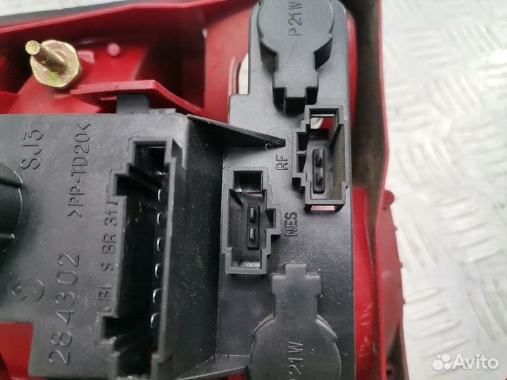 Фонарь задний для Volkswagen Golf 4 1J9945075M