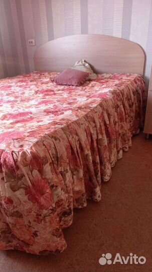 Покрывало кровать шторы