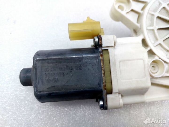 Моторчик стеклоподъемника задний правый Chrysler