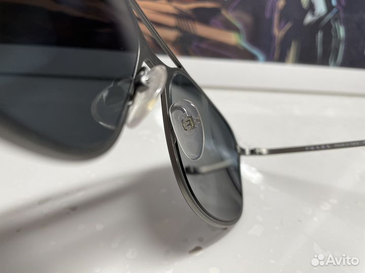 Солнцезащитные очки Prada