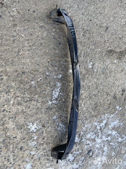 Mitsubishi l200 усилитель переднего бампера