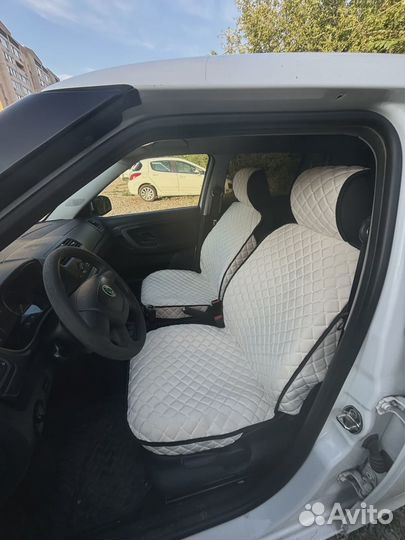 Универсальный комплект чехлов для сидений автомобиля