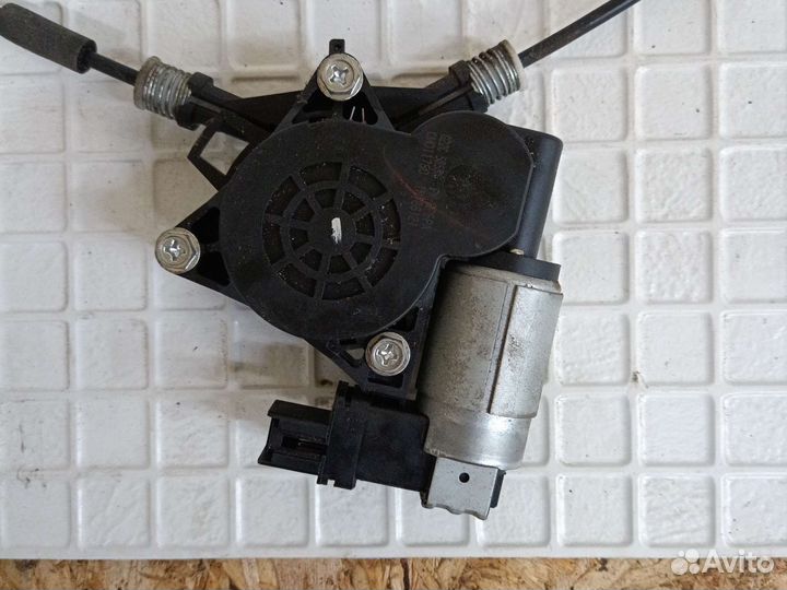 Стеклоподъемник задний левый Mazda 3 bk